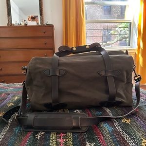 FILSON SMALL WEEKENDER BAG.